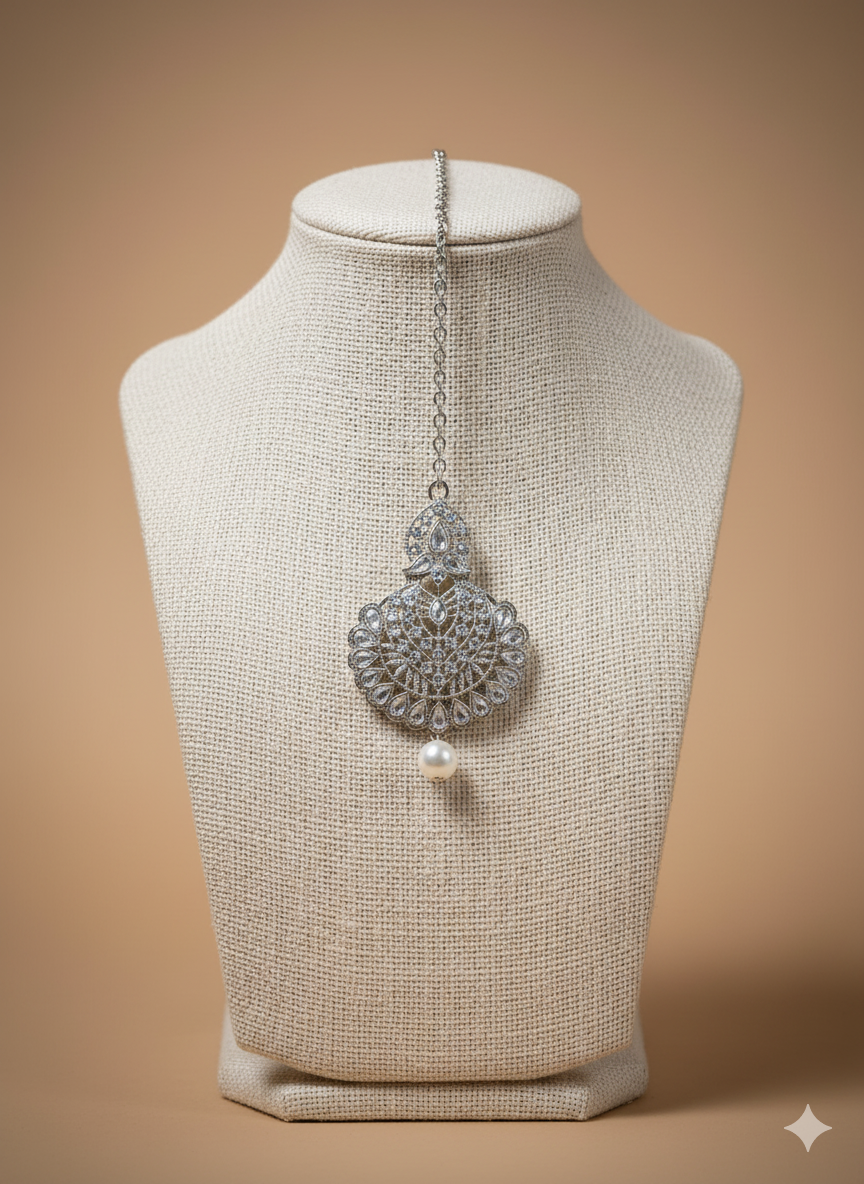 The Diamond-Style Grandeur Maang Tikka